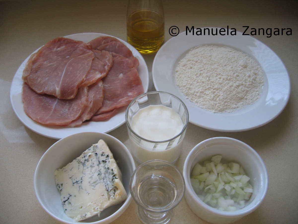 Ingredients for baked pork scaloppine with gorgonzola