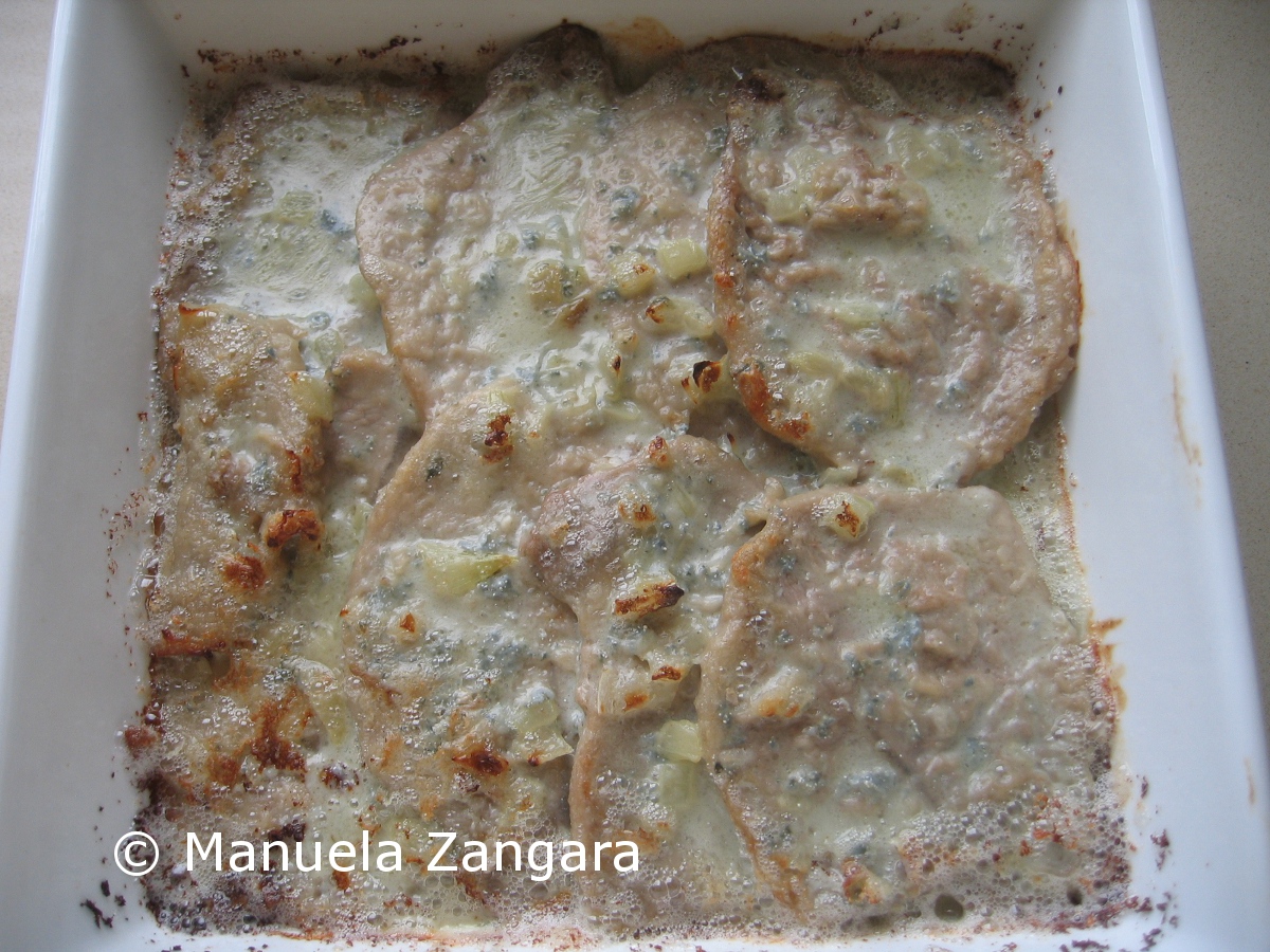 Baked pork scaloppine with gorgonzola