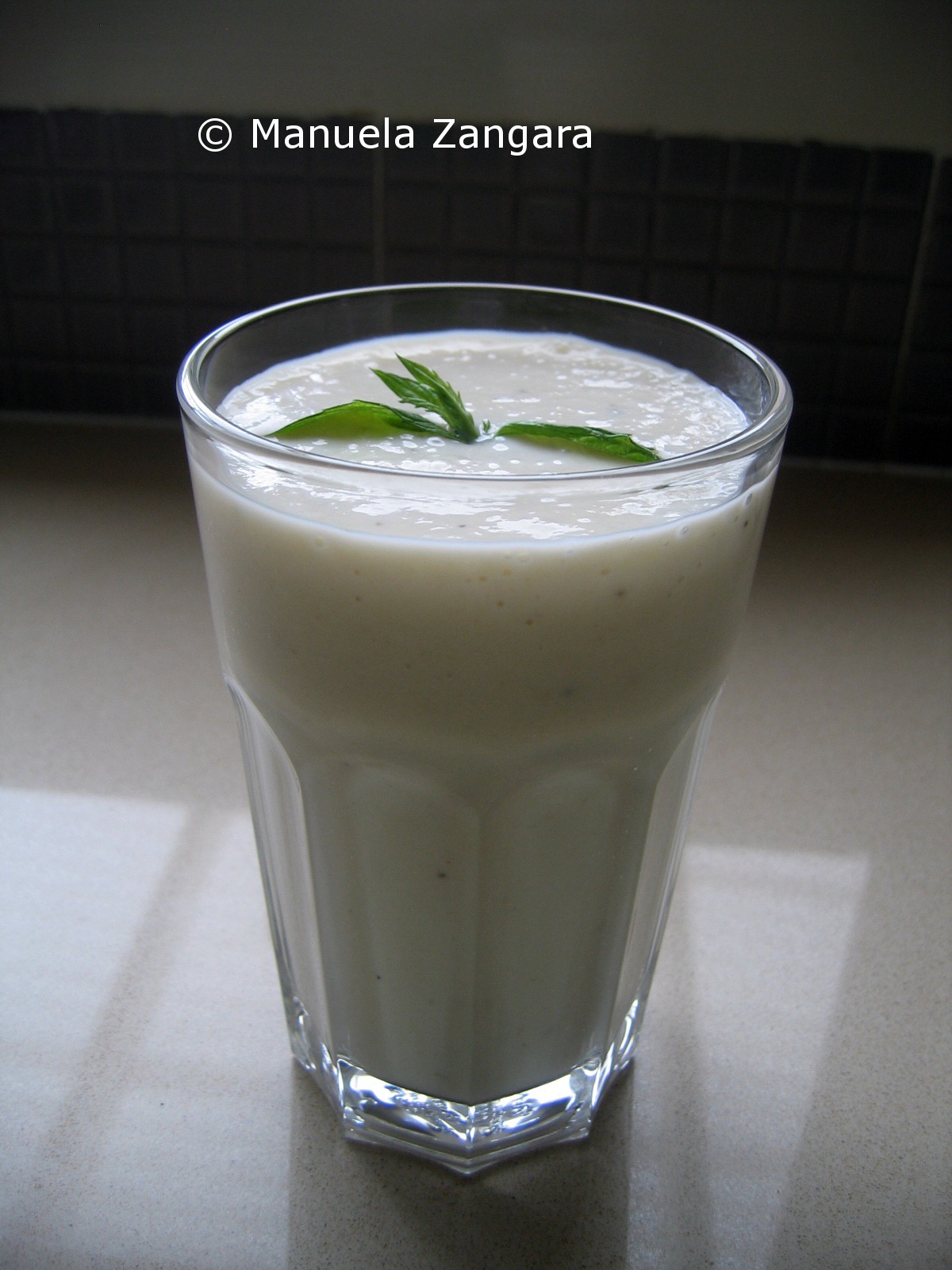 Banana, pear and ginger smoothie