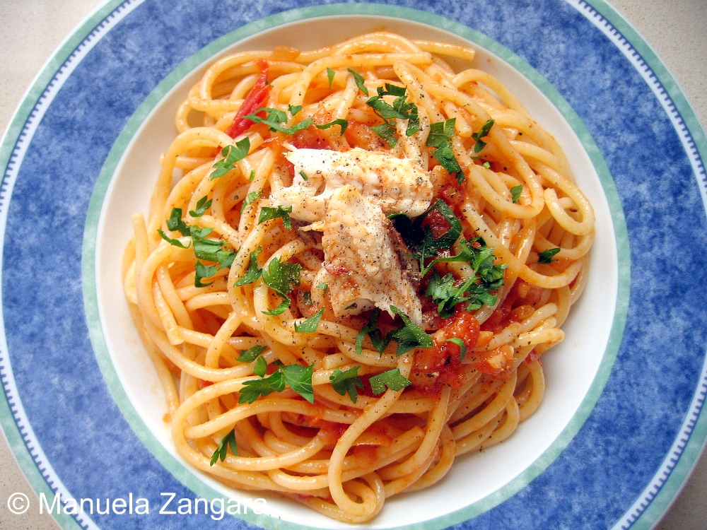 Spaghetti with fish sauce