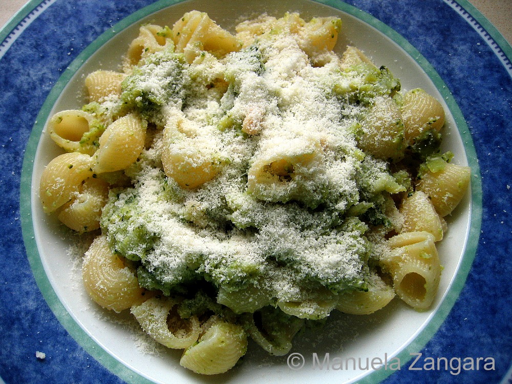 Pasta with creamy broccoli and pine nut sauce