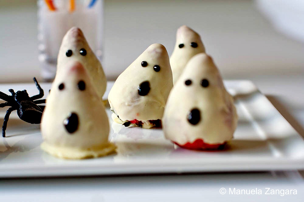 Halloween Treats - Strawberry Ghosts