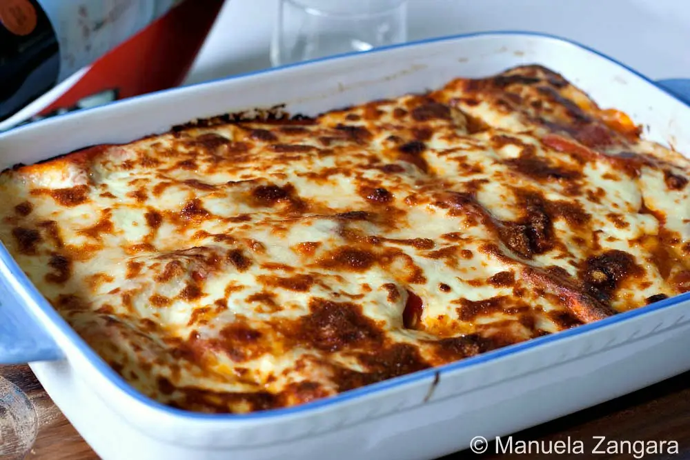 Golden baked Cannelloni di Carne in a casserole dish.