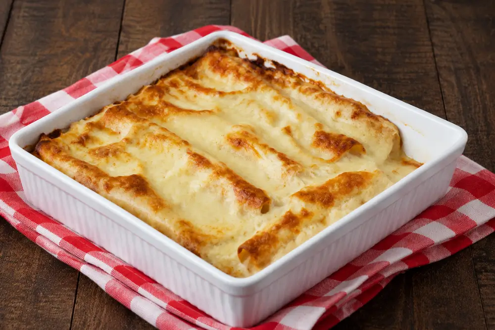 Oven-baked cannelloni with a creamy cheese filling and golden béchamel topping.