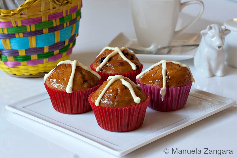 Hot Cross Bun Cupcakes