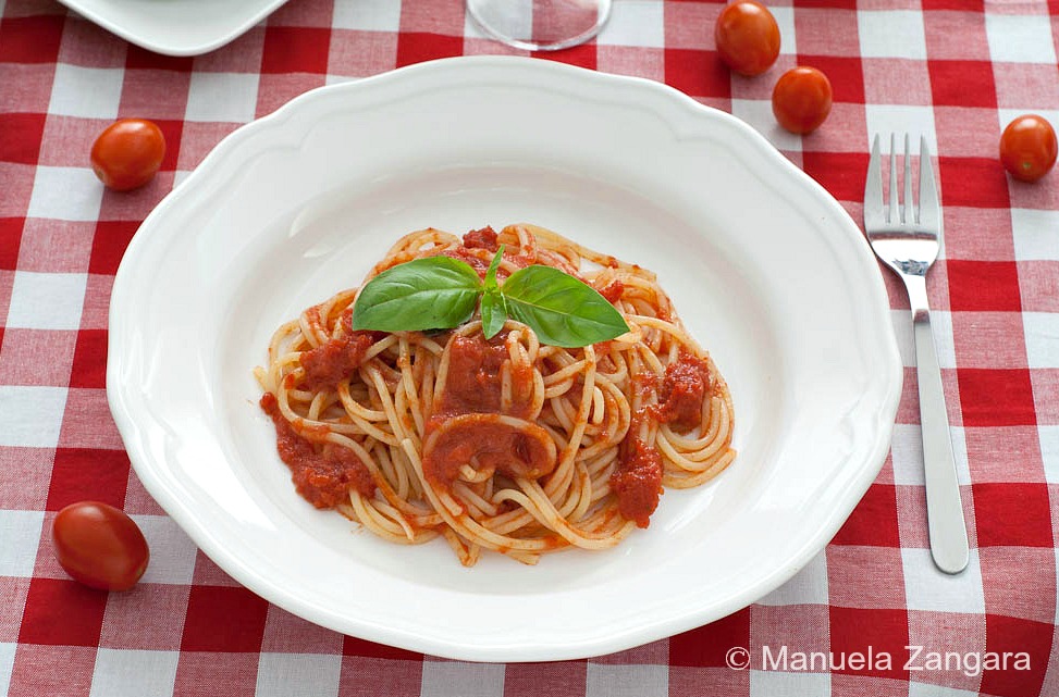 Spaghetti with fresh Tomato Sauce