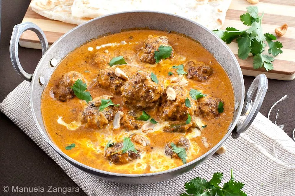 Cooked lamb koftas in rich curry sauce.