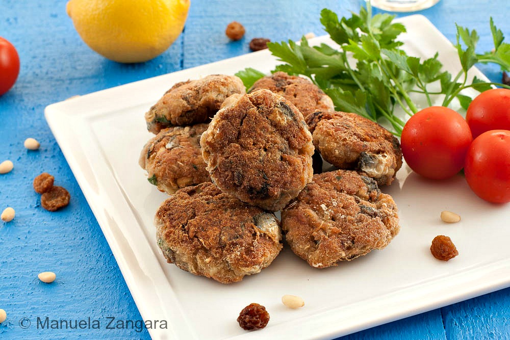 Pizza siciliana (pizza with sardines), Sicily, Italy, Stock Photo