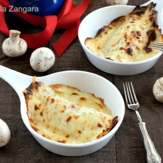 Finished Ficelle Picarde served in a baking dish with melted cheese.