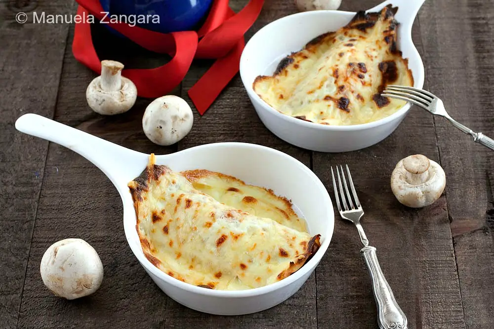 Finished Ficelle Picarde served in a baking dish with melted cheese.