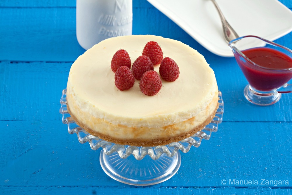 Vanilla and Yogurt Cheesecake with Raspberry Sauce