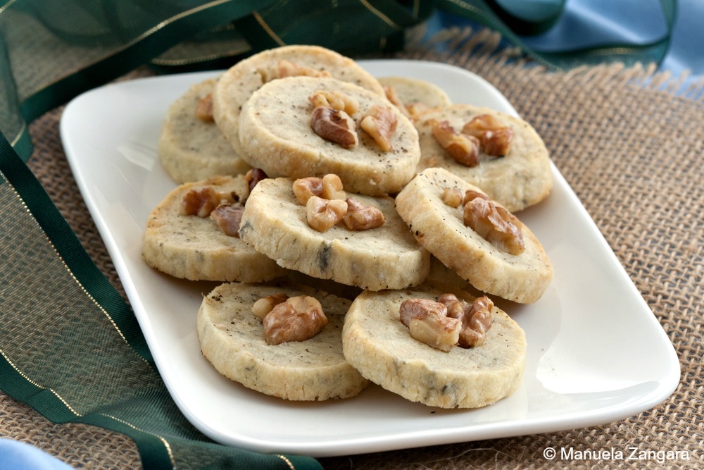 Walnut Roquefort Sables