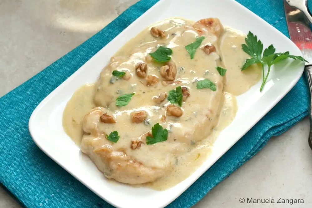 Chicken breast covered in Gorgonzola sauce, finished with walnuts and parsley.
