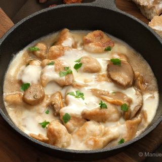 Mushroom and Mozzarella Skillet Chicken