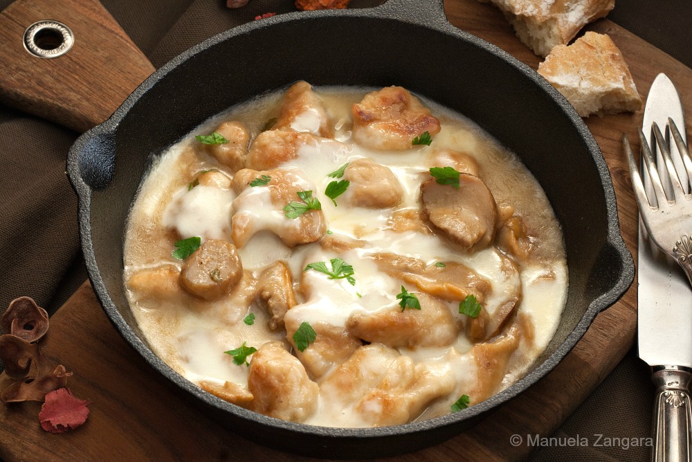 Mushroom and Mozzarella Skillet Chicken