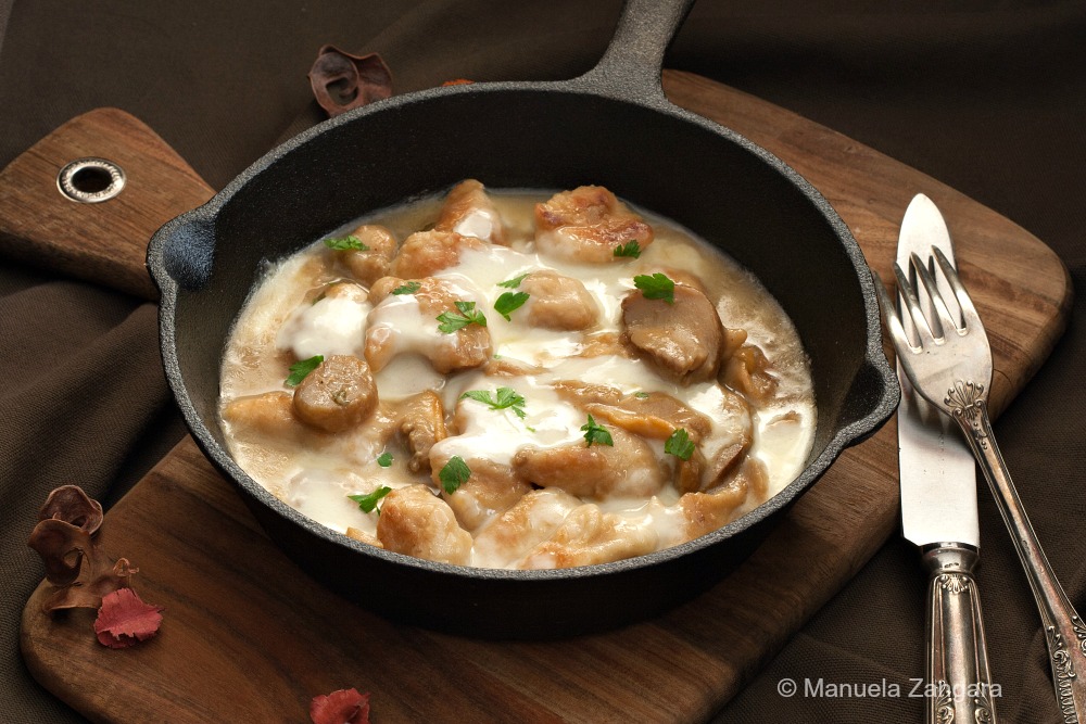 Mushroom and Mozzarella Skillet Chicken