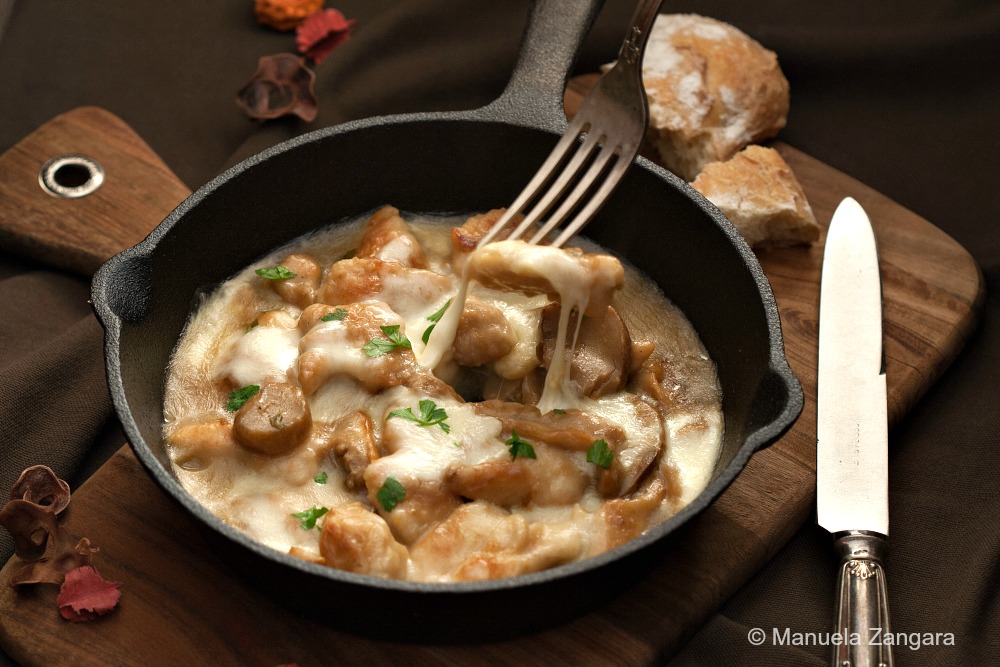 Mushroom and Mozzarella Skillet Chicken