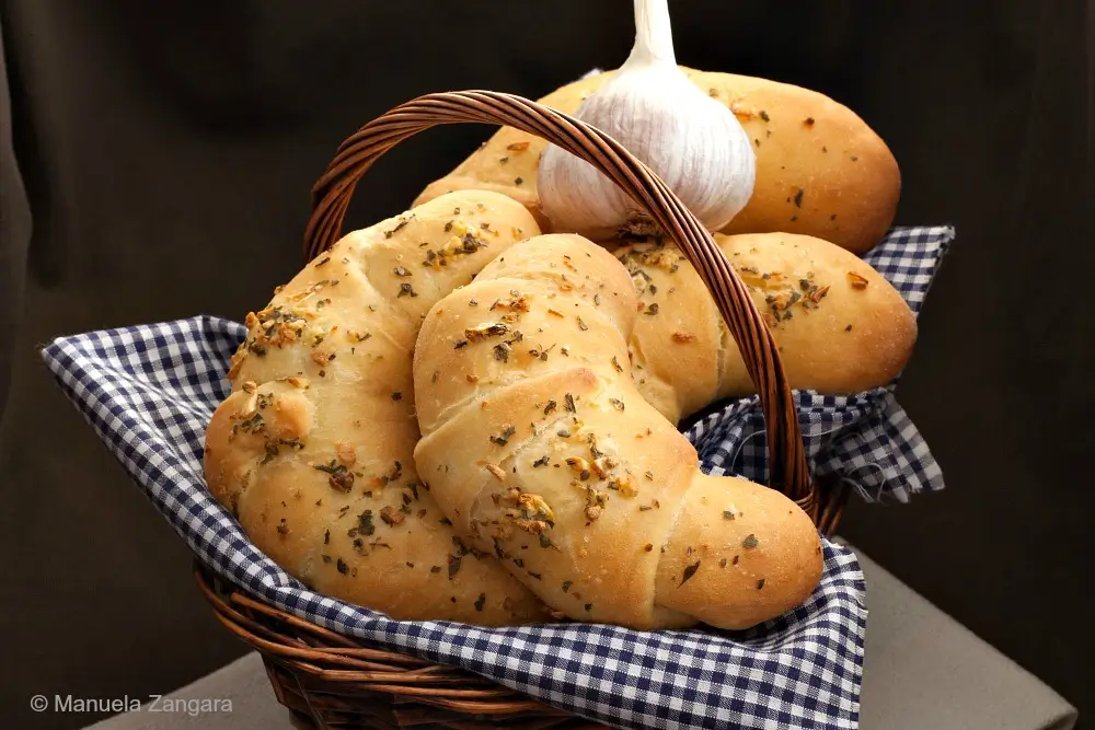 Italian garlic croissants served in a bread basket.