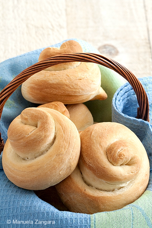 Olive Oil Snail Bread Rolls