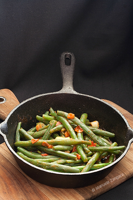 Garlic and Tomato Green Beans