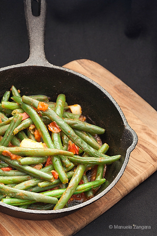 Garlic and Tomato Green Beans