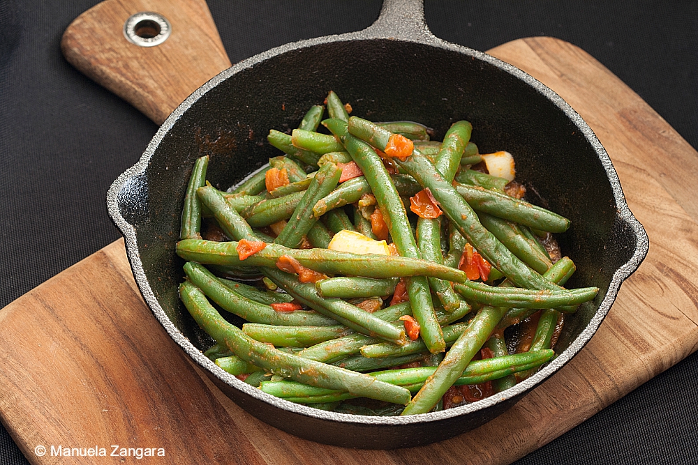 Garlic and Tomato Green Beans