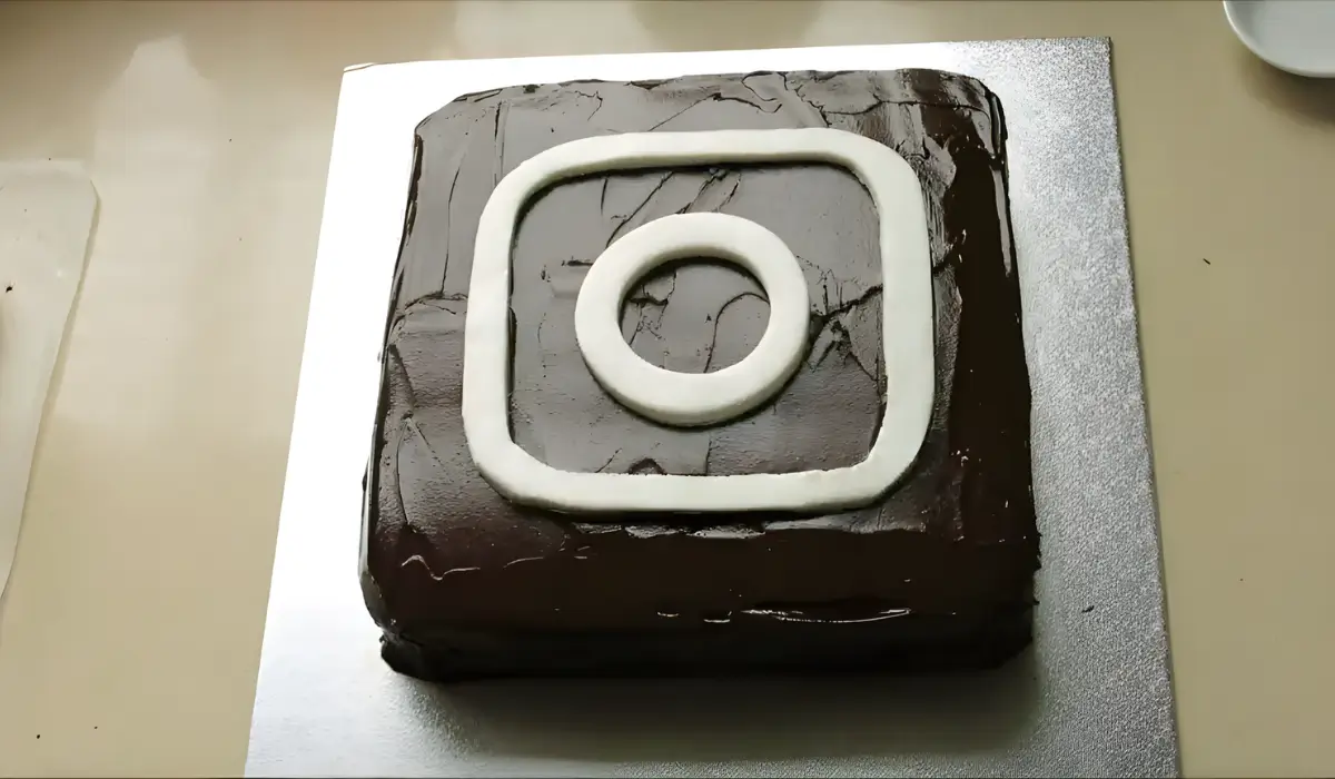 Fondant Instagram logo placed on ganache-covered brownie cake.